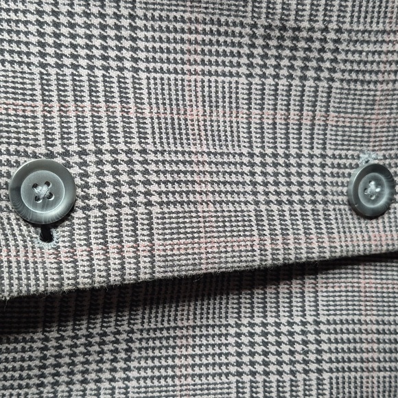Madison Men's Gray Plaid Blazer Gorgeous! - Picture 5 of 16